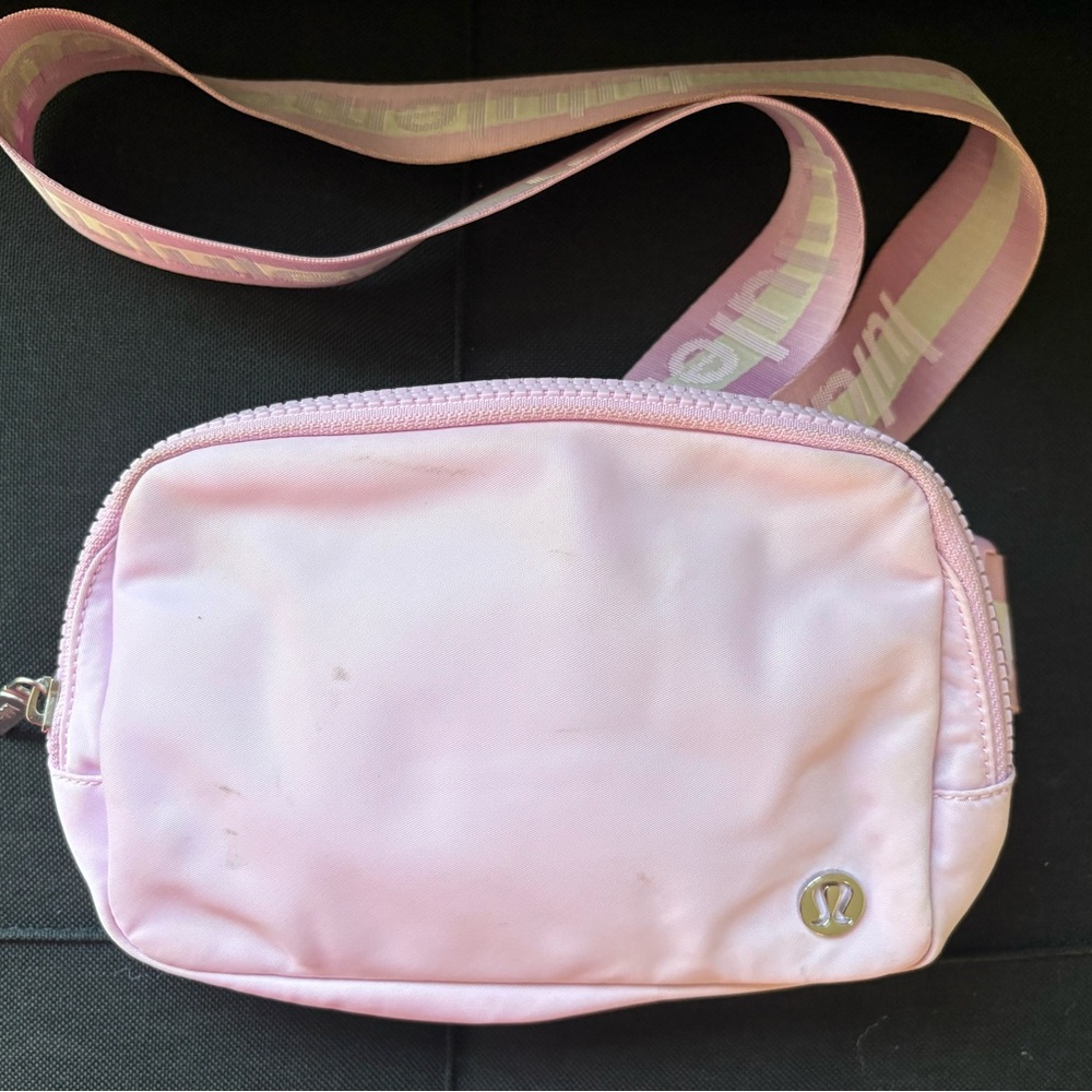 USED LULULEMON EVERYWHERE BELT BAG